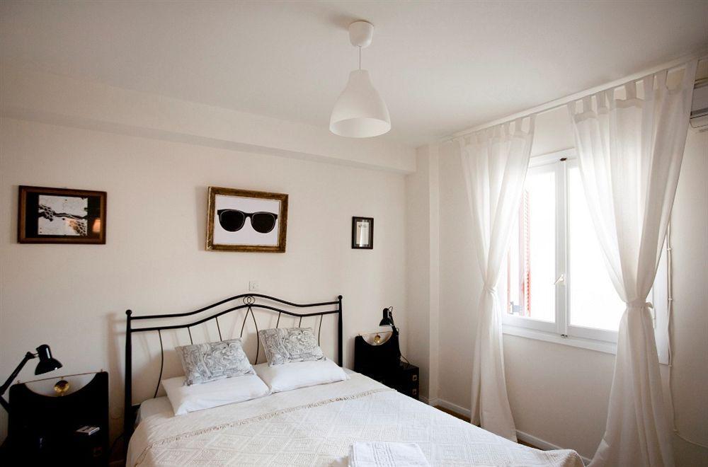 Alice Inn Athena Bagian luar foto