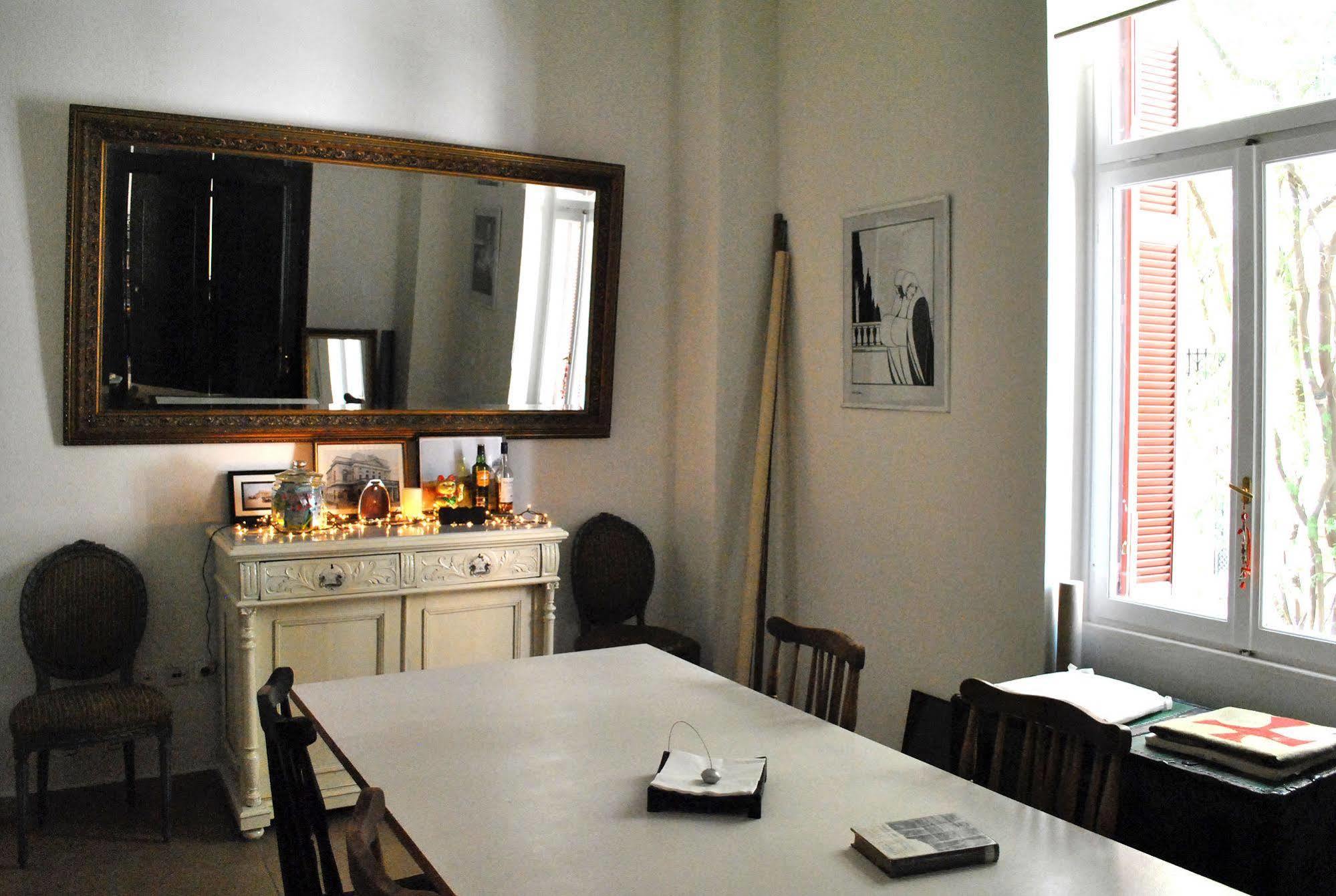 Alice Inn Athena Bagian luar foto